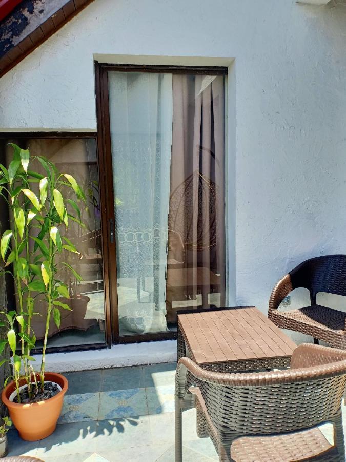 El Castillo Bed And Breakfast Angono Exterior foto