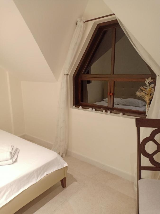 El Castillo Bed And Breakfast Angono Exterior foto
