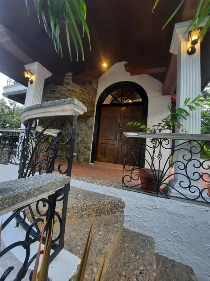 El Castillo Bed And Breakfast Angono Exterior foto