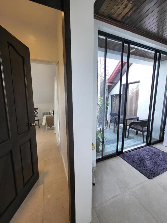 El Castillo Bed And Breakfast Angono Exterior foto