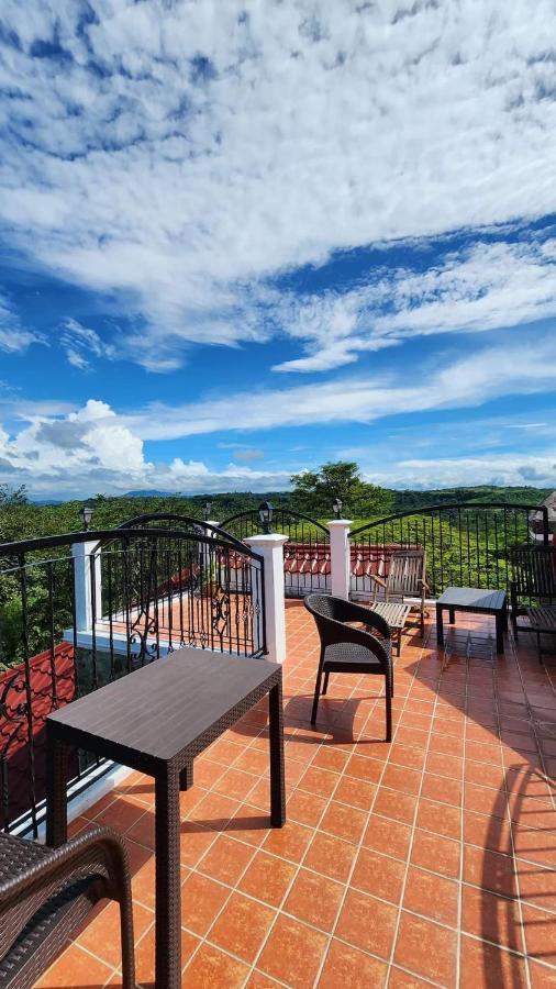 El Castillo Bed And Breakfast Angono Exterior foto