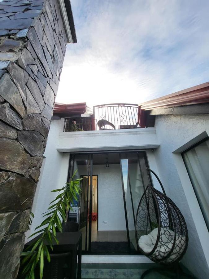 El Castillo Bed And Breakfast Angono Exterior foto